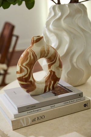 AUGURY VASE 8.5"X 2.5"X 9'